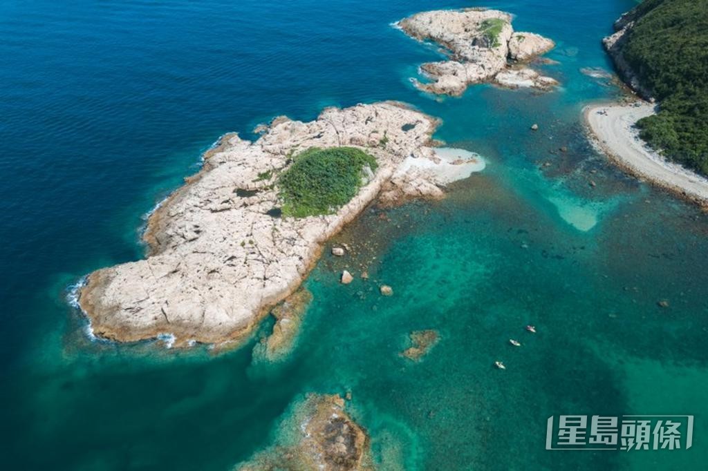 綠蛋島是近年最熱門外島,不少市民租獨木舟前去浮潛。 綠蛋島是近年最熱門外島,不少市民租獨木舟前去浮潛。