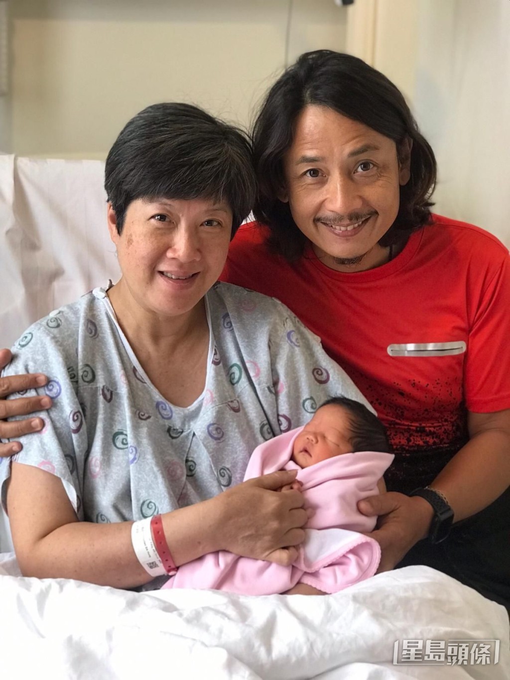 6年前52歲陳麗麗成功生女。 6年前52歲陳麗麗成功生女。