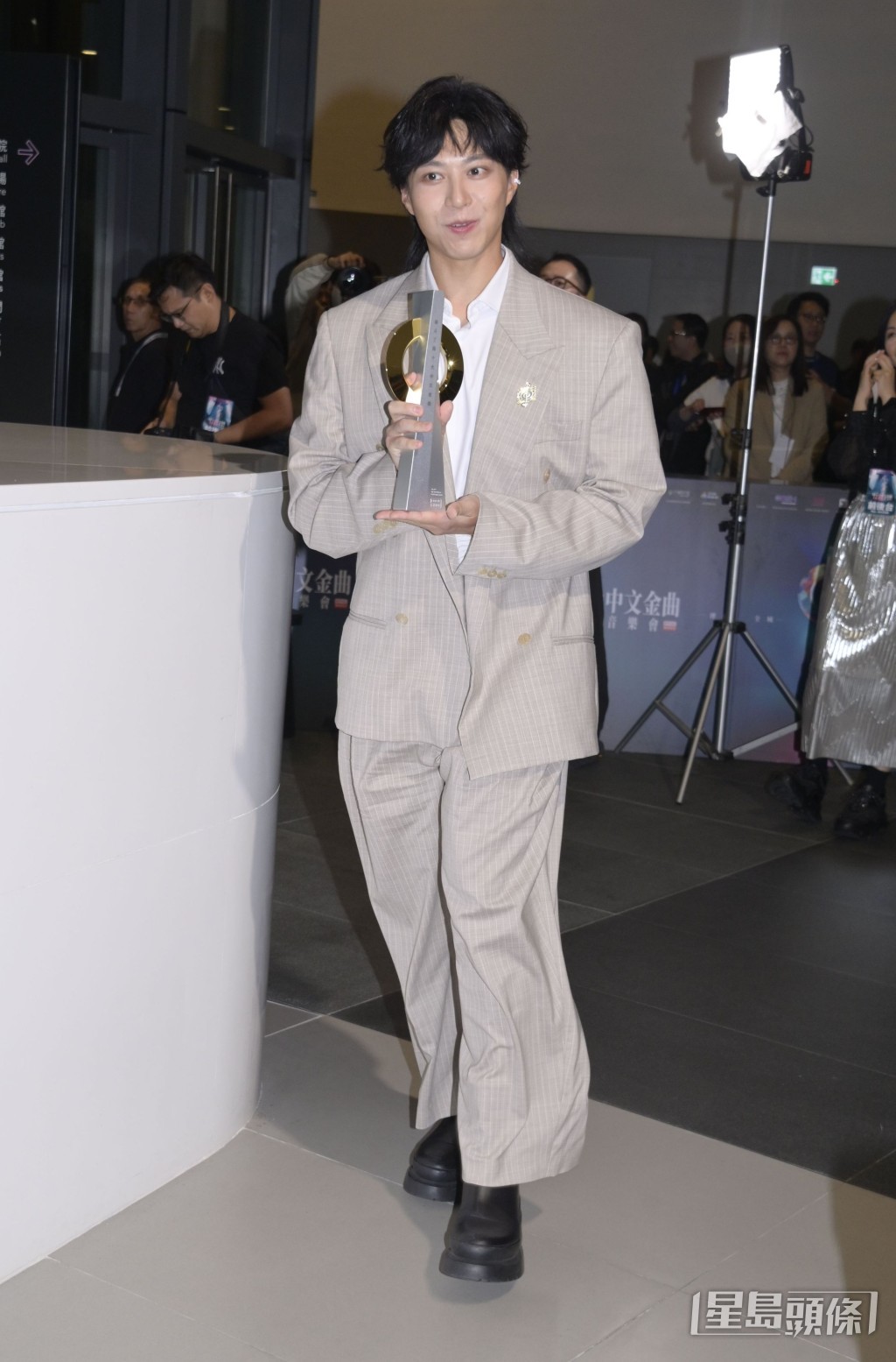 坤哥昨晚最後一次以TMG旗下歌手身份出席頒獎禮。