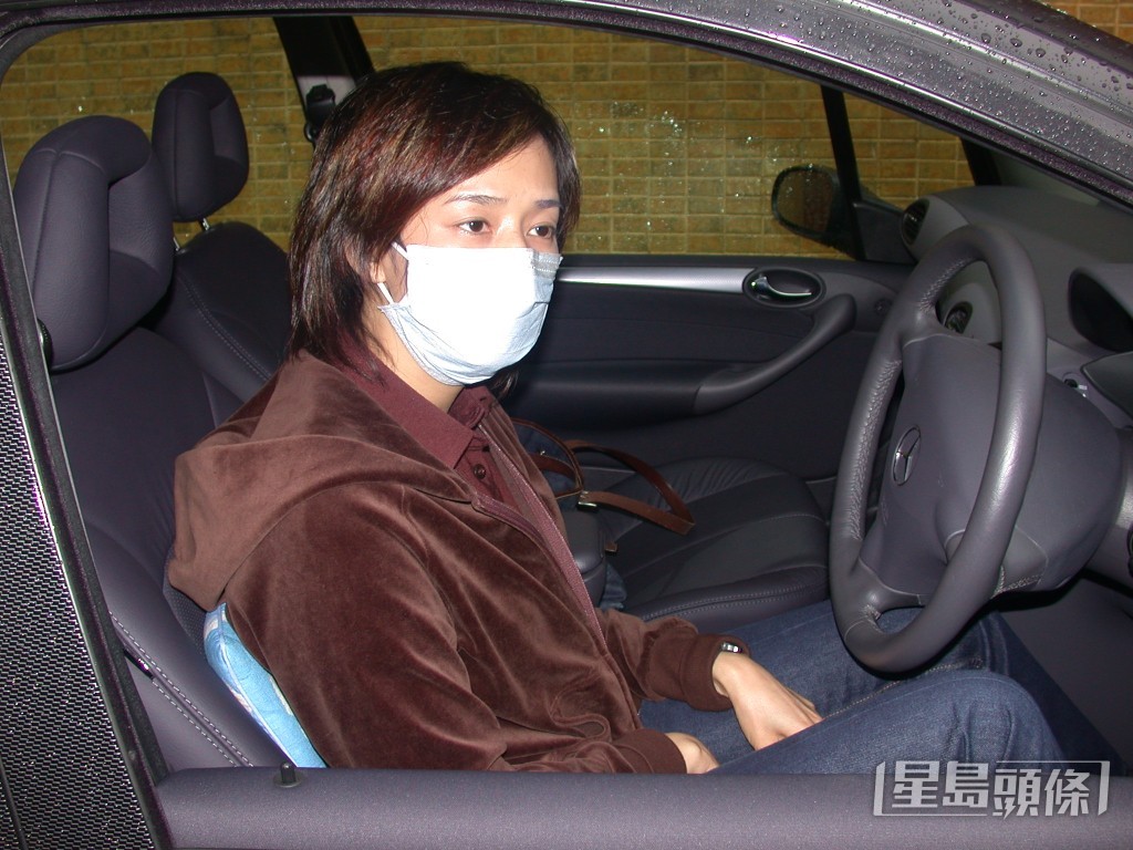 毛舜筠送別摯友張國榮走最後一程。