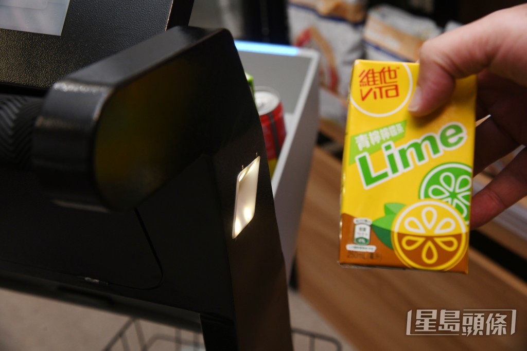 Gocart設有平板電腦，並配有掃描器，可提供產品更多資訊。