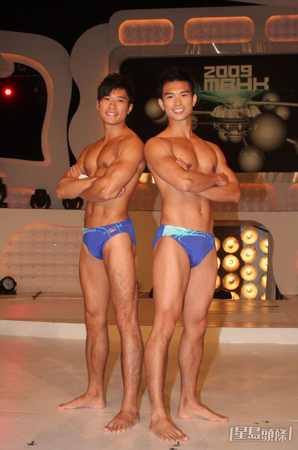 吴云甫曾选港男，同届男星还包括《爱回家》的“Terry”李伟健（左）。