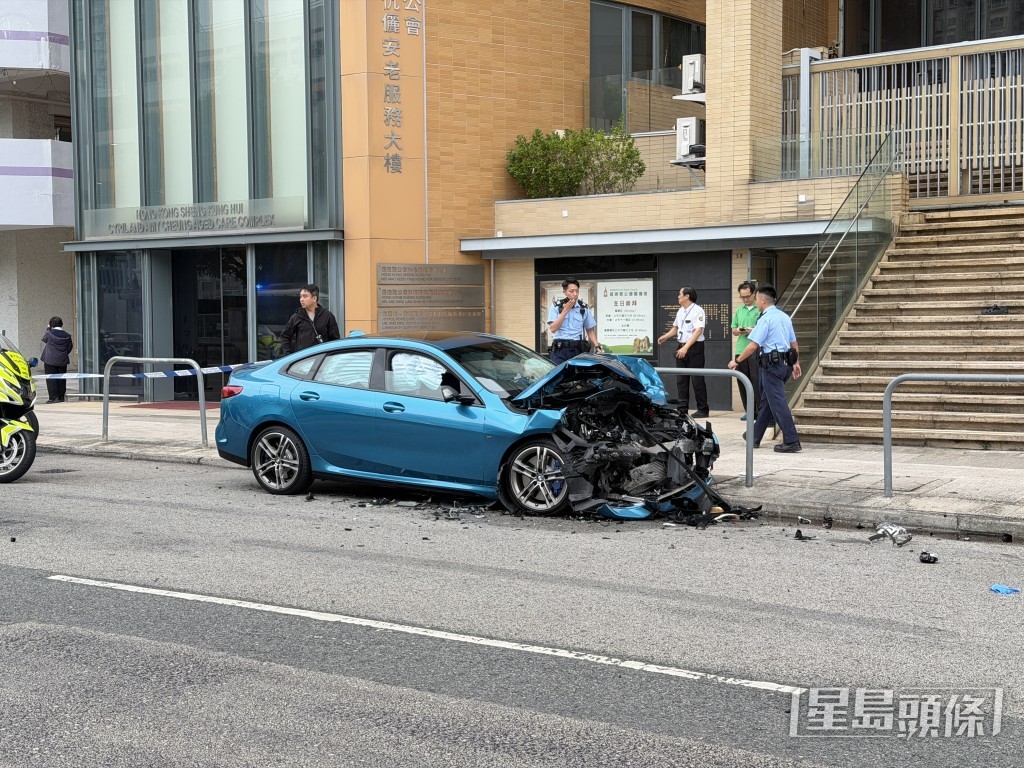 寶馬車頭嚴重毀爛。 寶馬車頭嚴重毀爛。