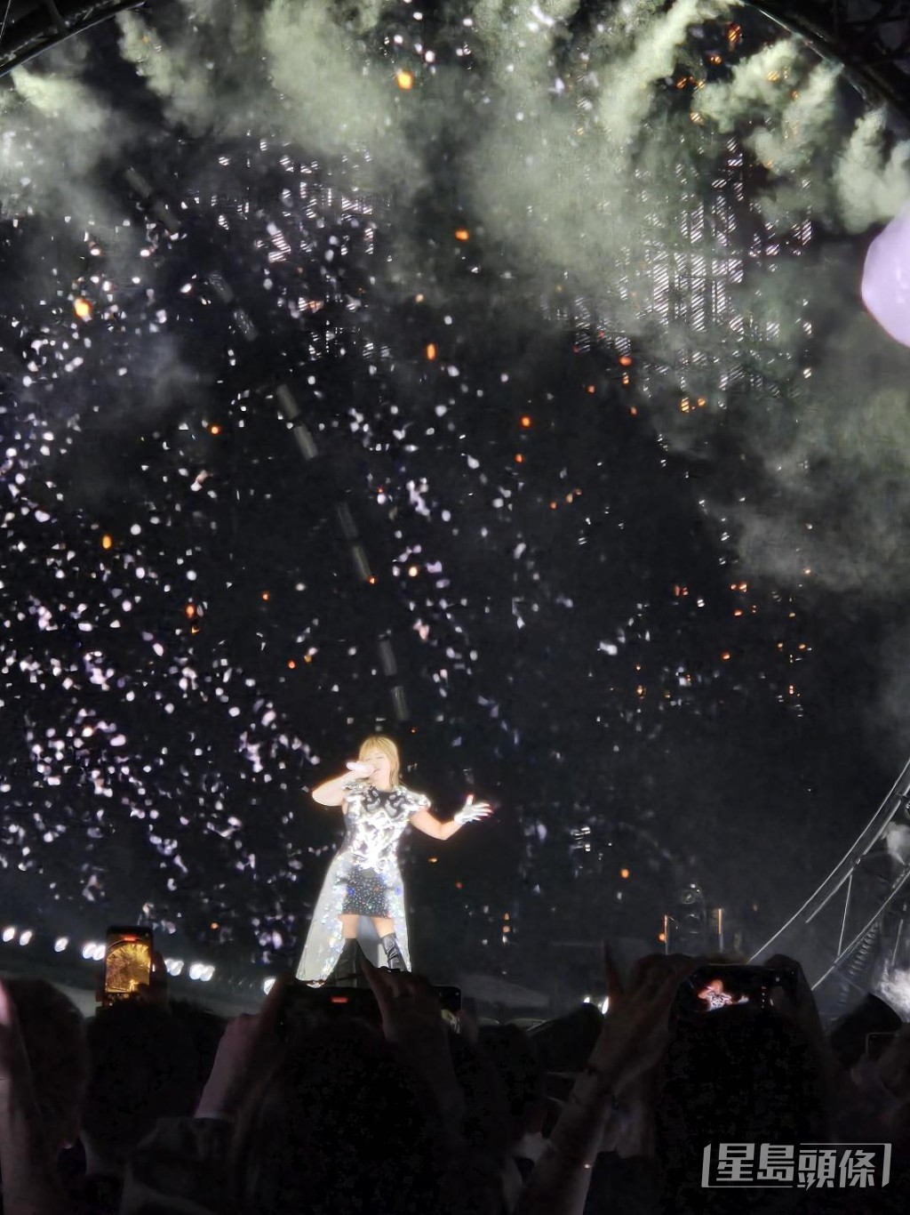 燕姿落力演出。