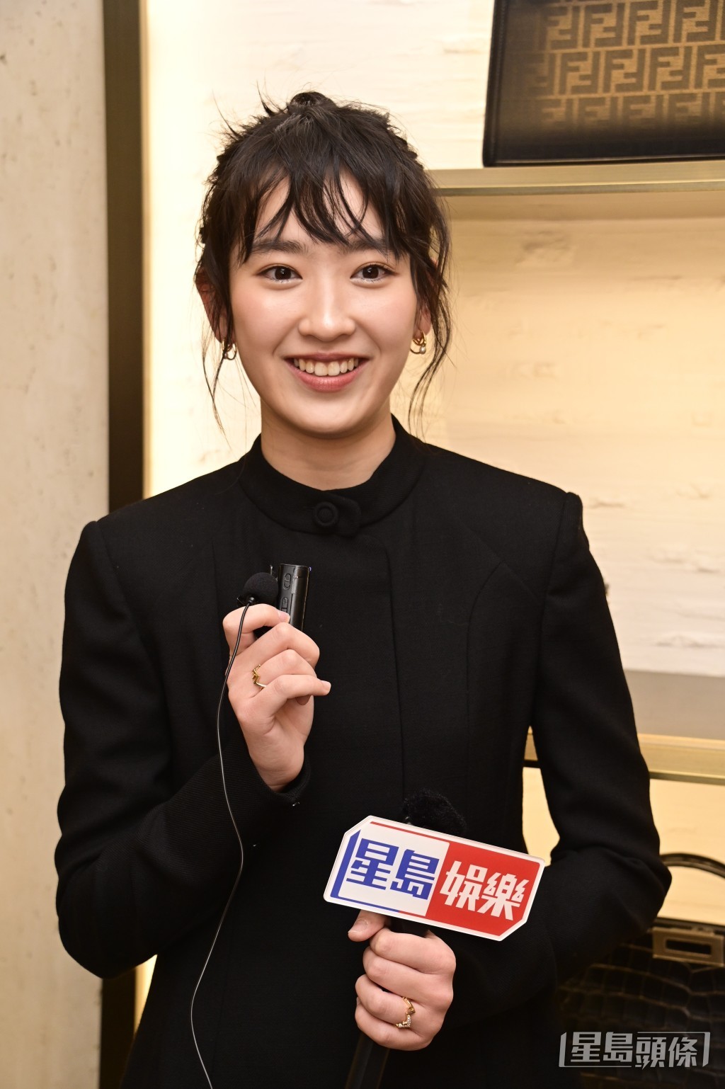 同場林愷玲也是一名星二代,更有「最美星二代」之稱。 同場林愷玲也是一名星二代,更有「最美星二代」之稱。