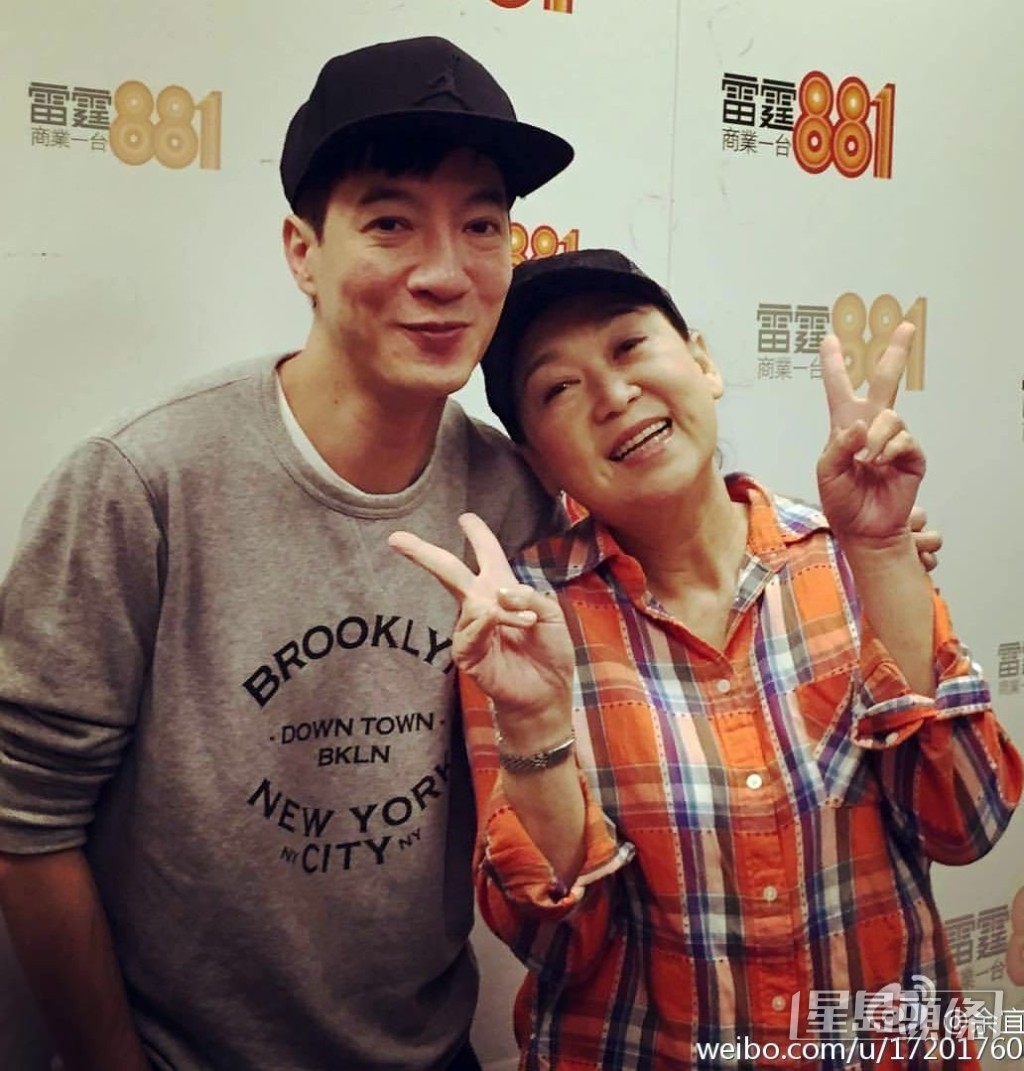 跟以前肥嘟嘟時減咗兩個尺碼。 跟以前肥嘟嘟時減咗兩個尺碼。