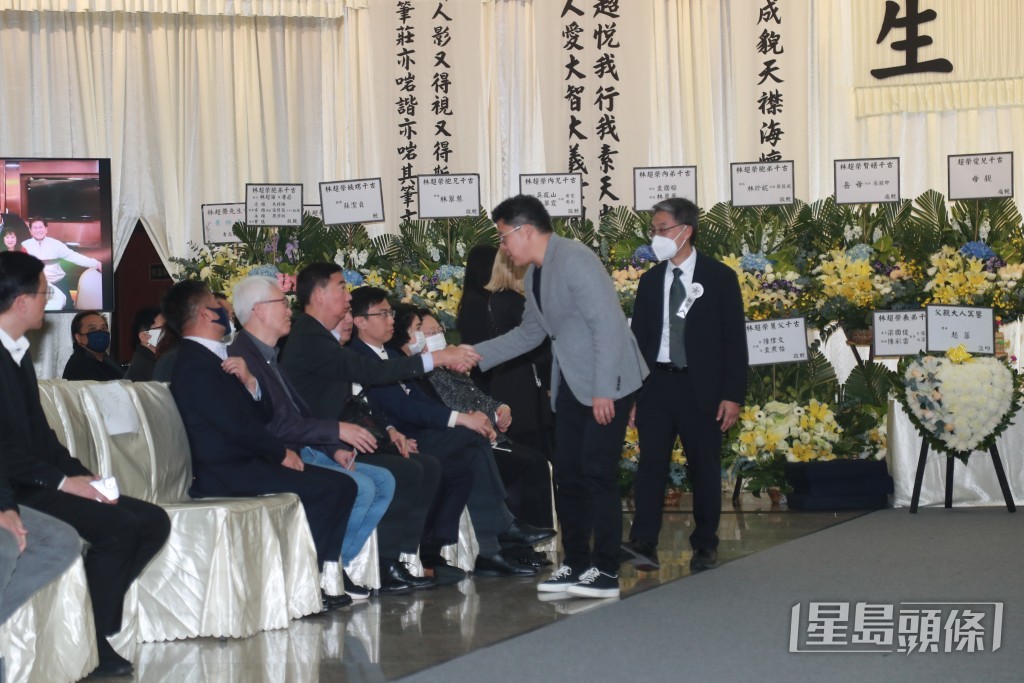 霍啟剛慰問林超榮家人。