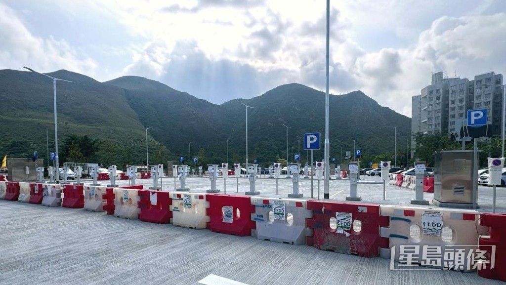大澳盐田公众停车场即将完工,该处设置了超过170个公共电动车充电桩,更疑为区内首个收费停车场。 受访者提供 大澳盐田公众停车场即将完工,该处设置了超过170个公共电动车充电桩,更疑为区内首个收费停车场。 受访者提供