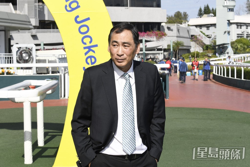 今朝「鋼鐵安防」操練前後鄭俊偉均跟到實。