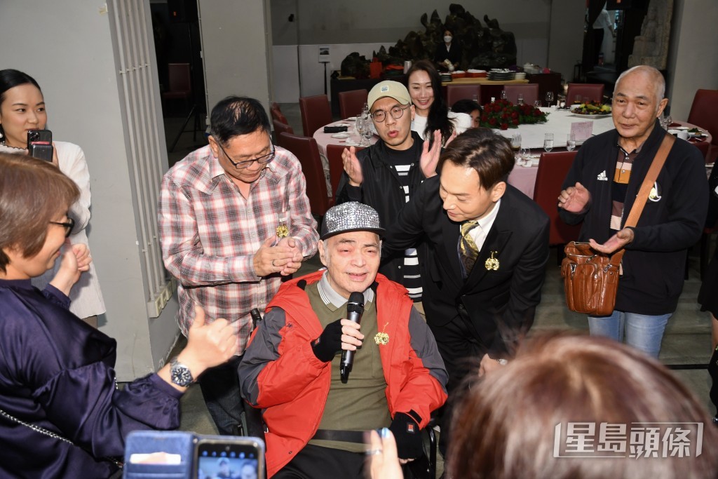 張偉文都被圍。