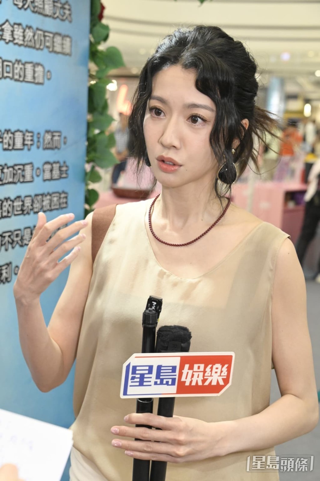 更將新加坡演員口誤為「新人」。 更將新加坡演員口誤為「新人」。