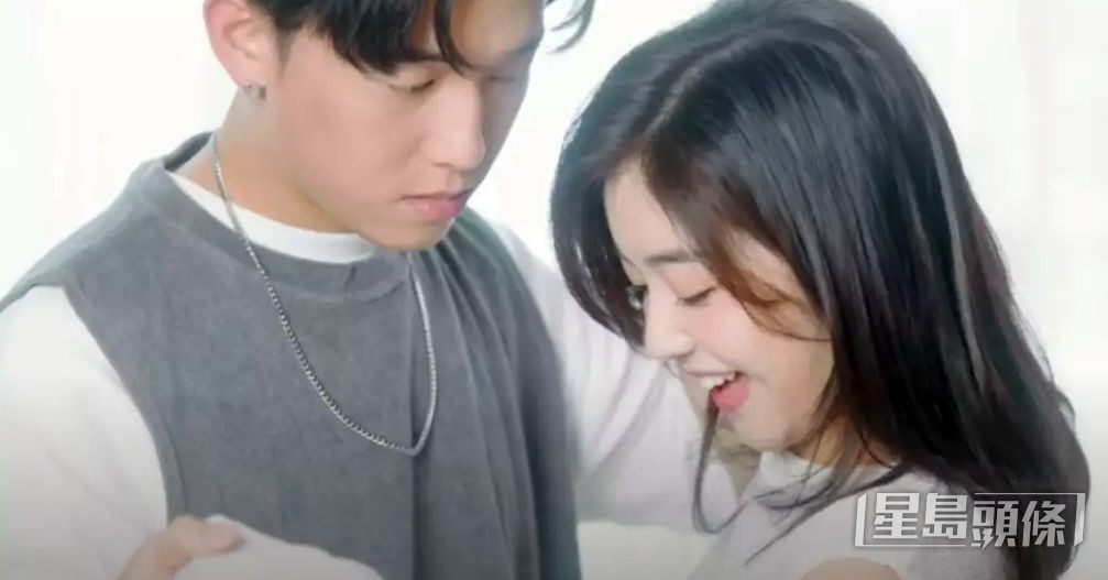 Hazel係MC(張天賦)《老派約會之必要》MV女主角。