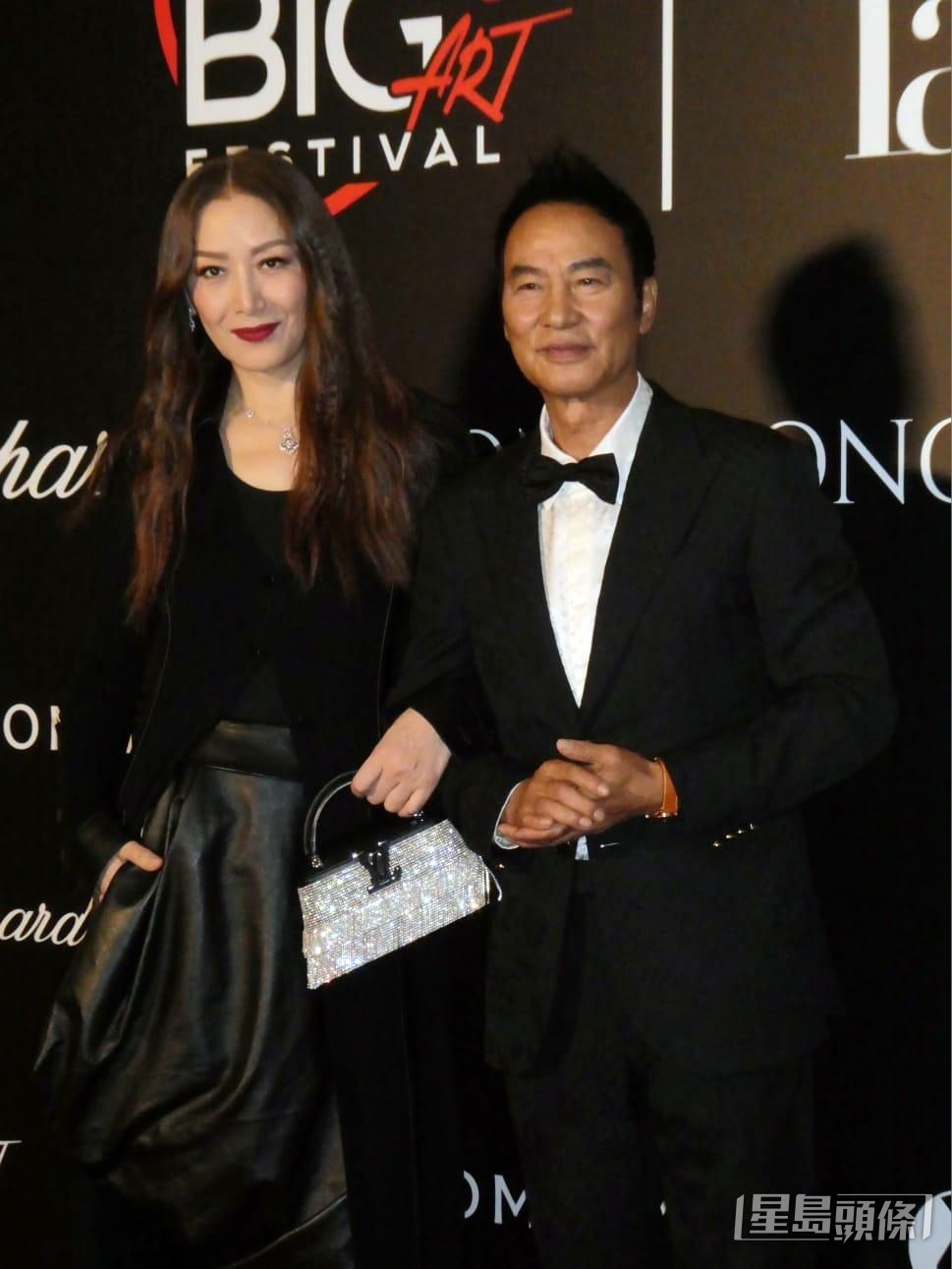 任达华、琦琦孖住出席“BIG ART FESTIVAL”活动。