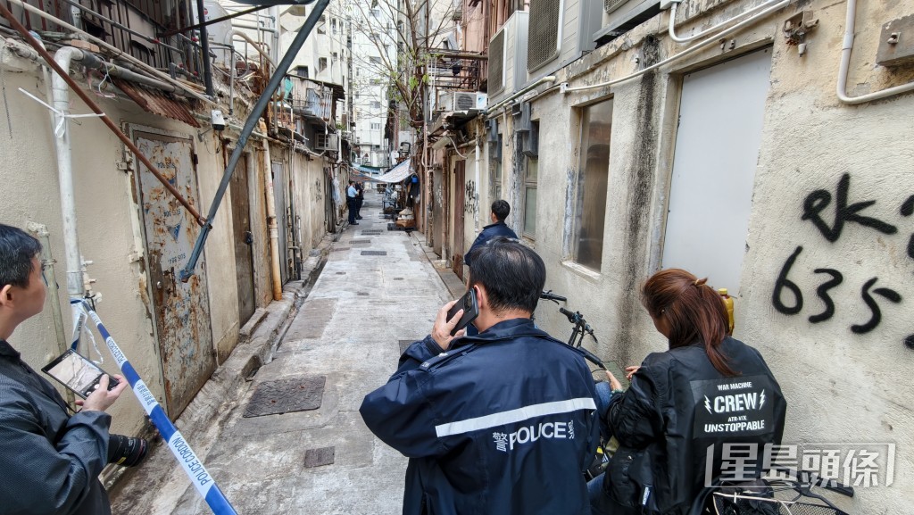 警員在場調查。 警員在場調查。