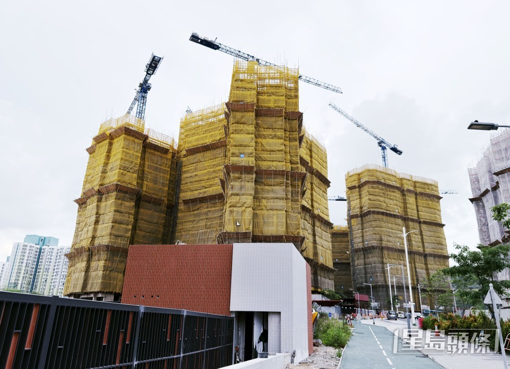 精進建築目前負責3個公營房屋項目,若重新招標恐導致工程延誤。資料圖片 精進建築目前負責3個公營房屋項目,若重新招標恐導致工程延誤。資料圖片