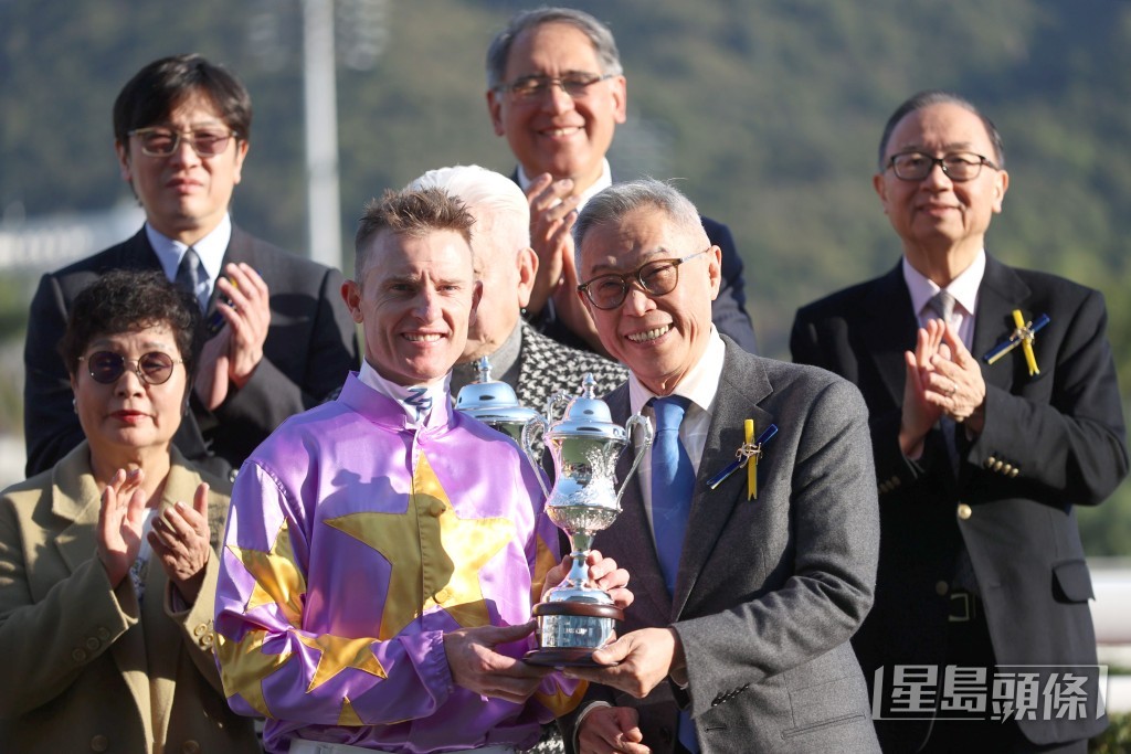 目前领先骑师榜的潘顿很期待与「小鸟天堂」故剑重逢。