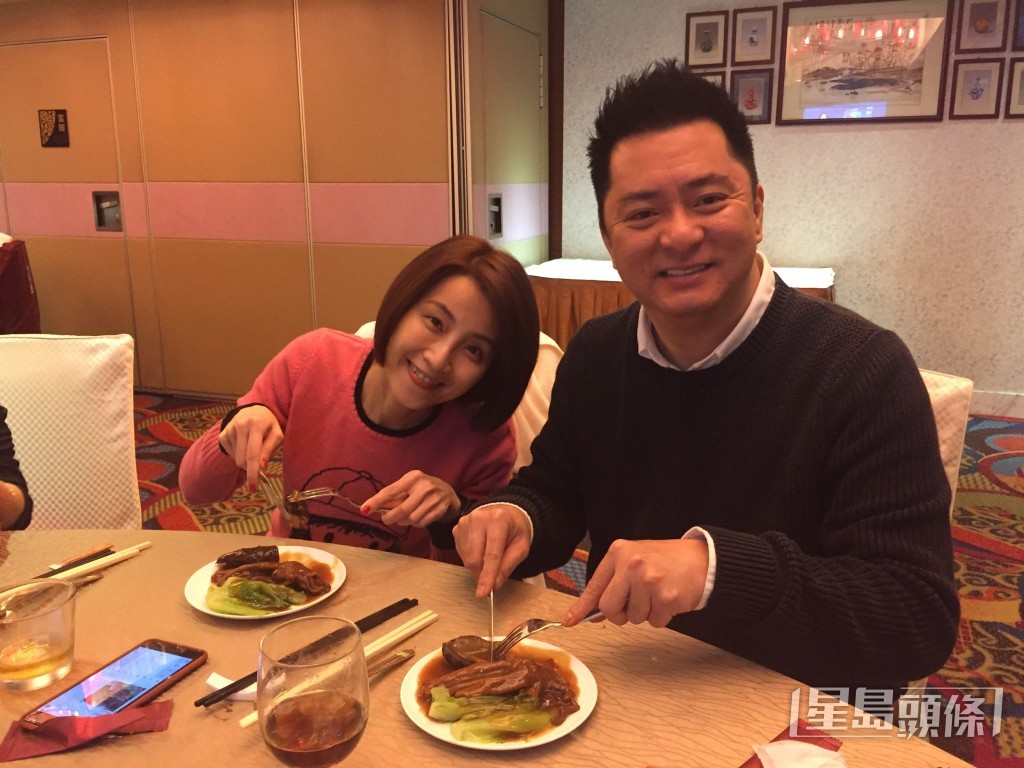 譚小環2014年夫妻檔進軍飲食界。