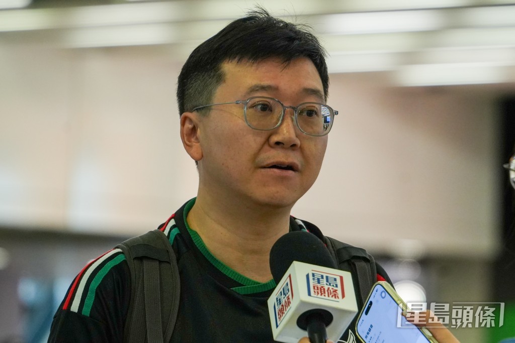 市民伍先生亦帶同一家大小出發前往汕尾。 市民伍先生亦帶同一家大小出發前往汕尾。