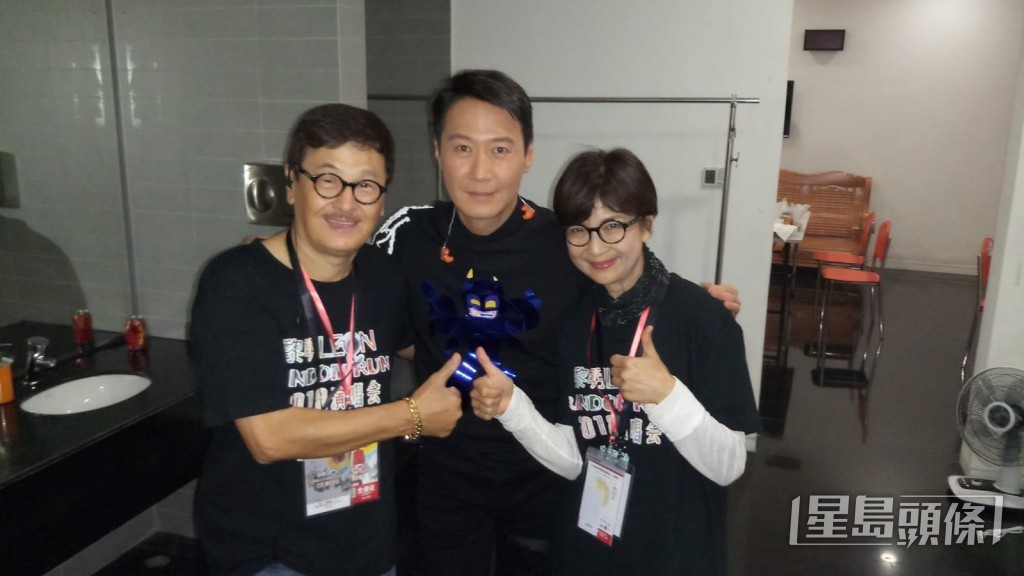 與黎明份屬好友。 與黎明份屬好友。