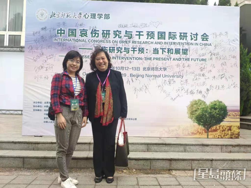 周燕雯（右）喜歡在前線服務，但現時做整合工作，成效更大。