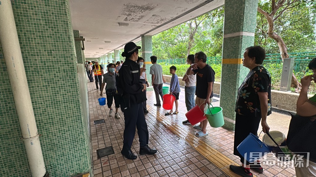 現場有警員維持秩序。梁國峰攝
