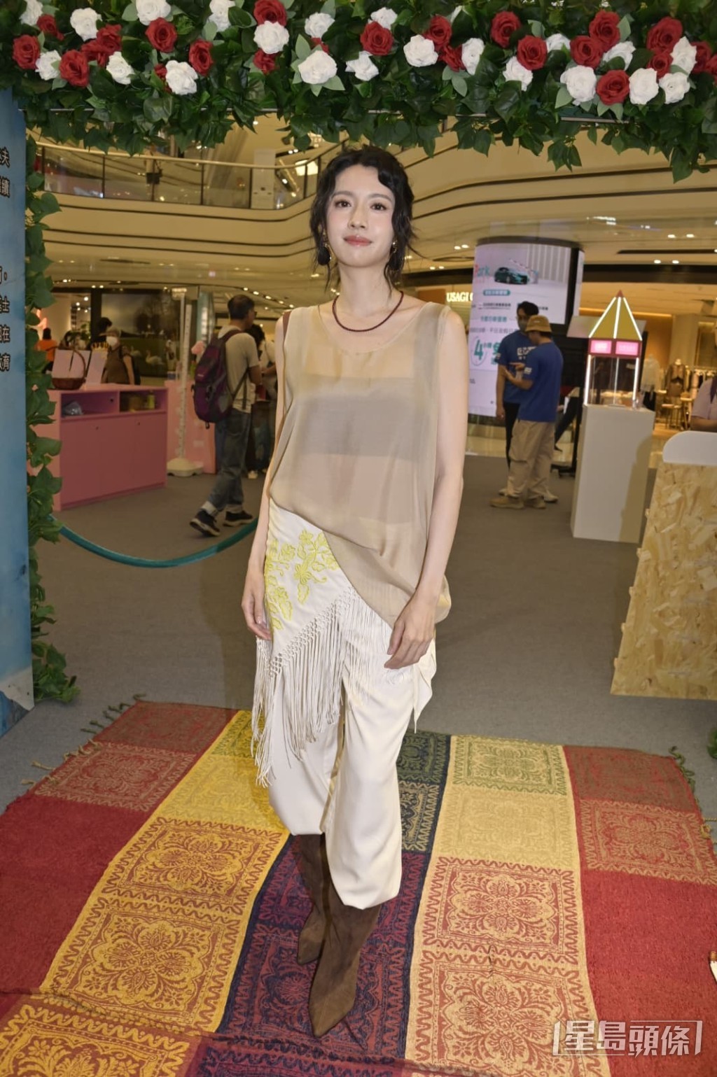 蔡思貝特地由新加坡飛返港。 蔡思貝特地由新加坡飛返港。