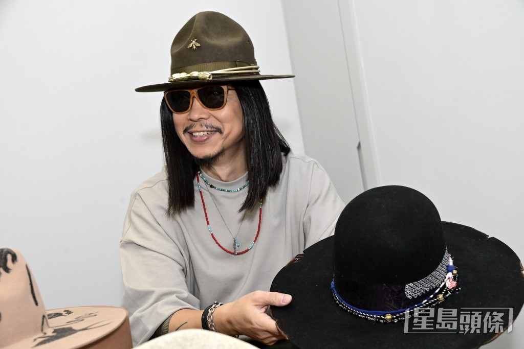 王雙駿說：「頂帽有佢嘅獨特意義，好啱我，就係爛同舊，我好鍾意啲嘢有個歷史。」