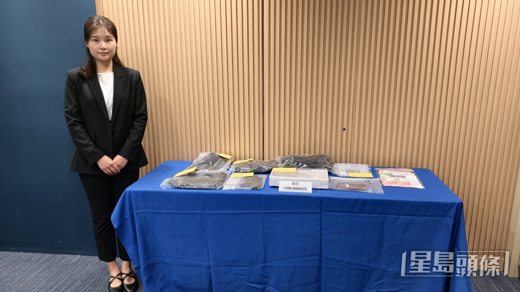 元朗警區刑事調查隊第十二隊高級督察陳敏熹交代案情。 元朗警區刑事調查隊第十二隊高級督察陳敏熹交代案情。