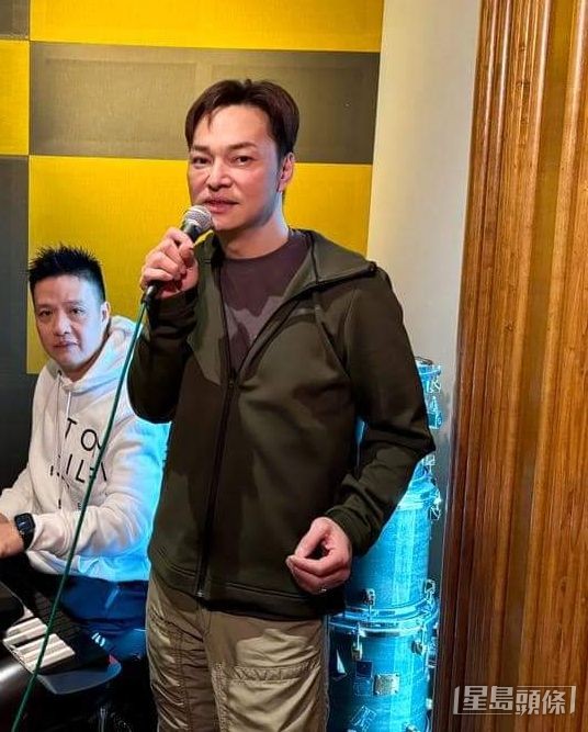 方俊好鍾意唱歌唔會放棄。 方俊好鍾意唱歌唔會放棄。