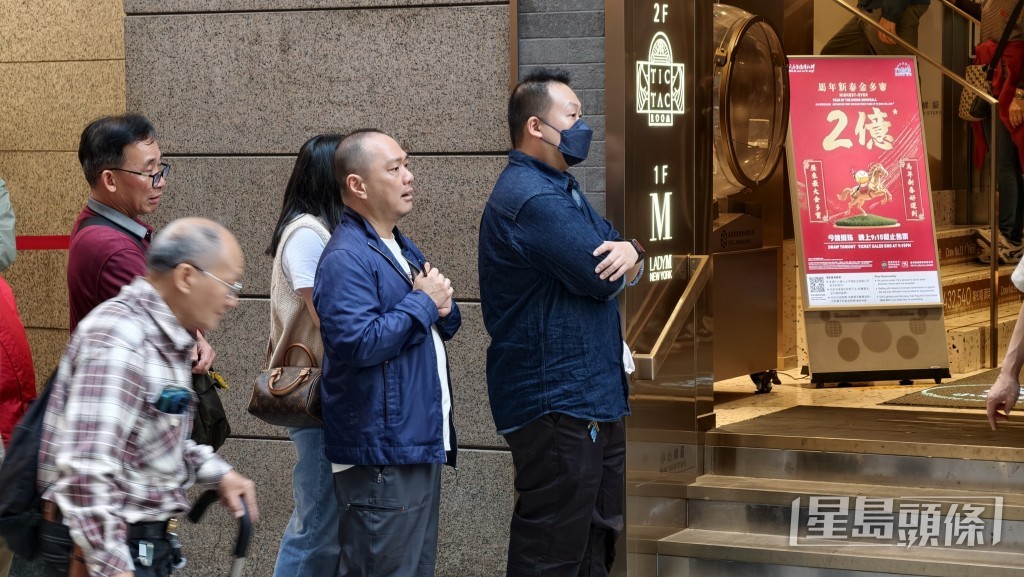 今期馬年新春金多寶頭獎基金高達2億港元,掀起全城熱潮。黃文威攝 今期馬年新春金多寶頭獎基金高達2億港元,掀起全城熱潮。黃文威攝