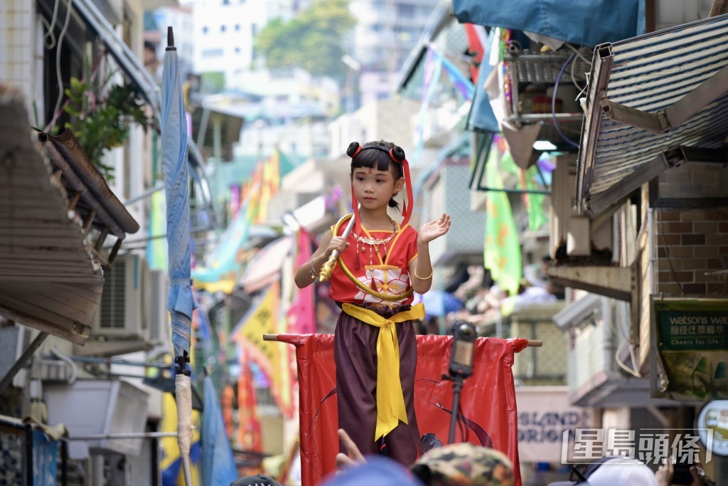 有小孩打扮成內地爆紅動畫電影的角色「哪吒」。 有小孩打扮成內地爆紅動畫電影的角色「哪吒」。