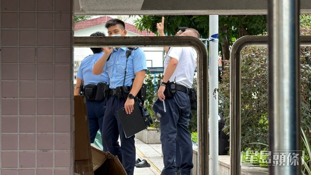 警員到場調查。 警員到場調查。