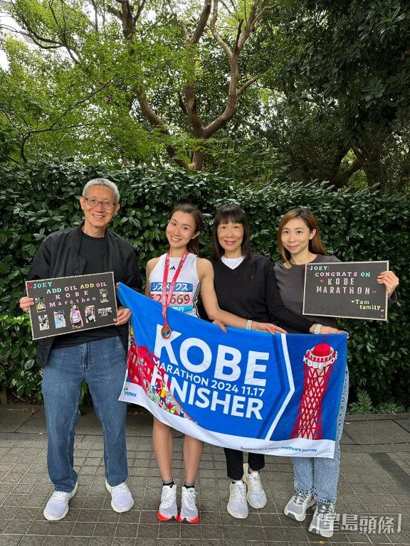 去年底,譚志強的幼女參加神戶馬拉松,家人到場打氣。受訪者提供 去年底,譚志強的幼女參加神戶馬拉松,家人到場打氣。受訪者提供