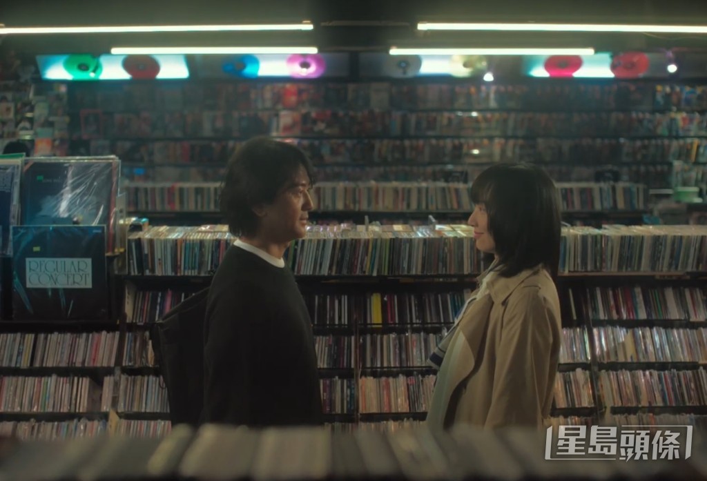 鄭伊健、蔡思韵主演《久別重逢》純愛唯美,十分配合聖誕氣氛。 鄭伊健、蔡思韵主演《久別重逢》純愛唯美,十分配合聖誕氣氛。