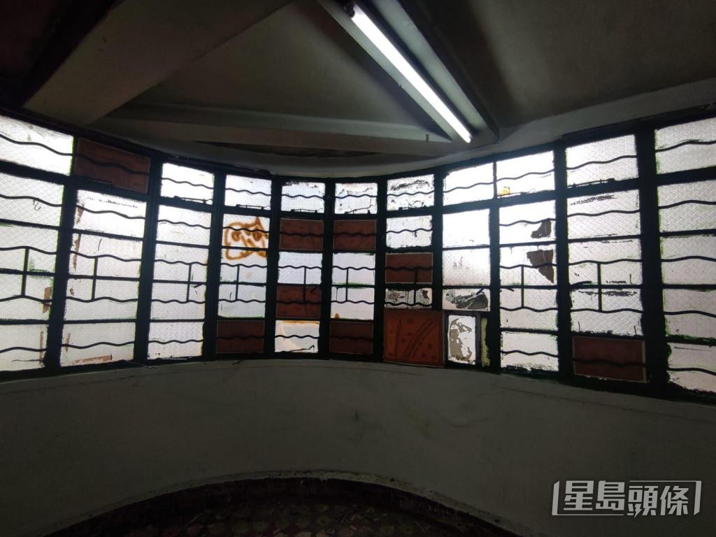 「好义住」的共住房屋位于佐敦一幢老唐楼，图为装修前的破旧模样。 受访者提供