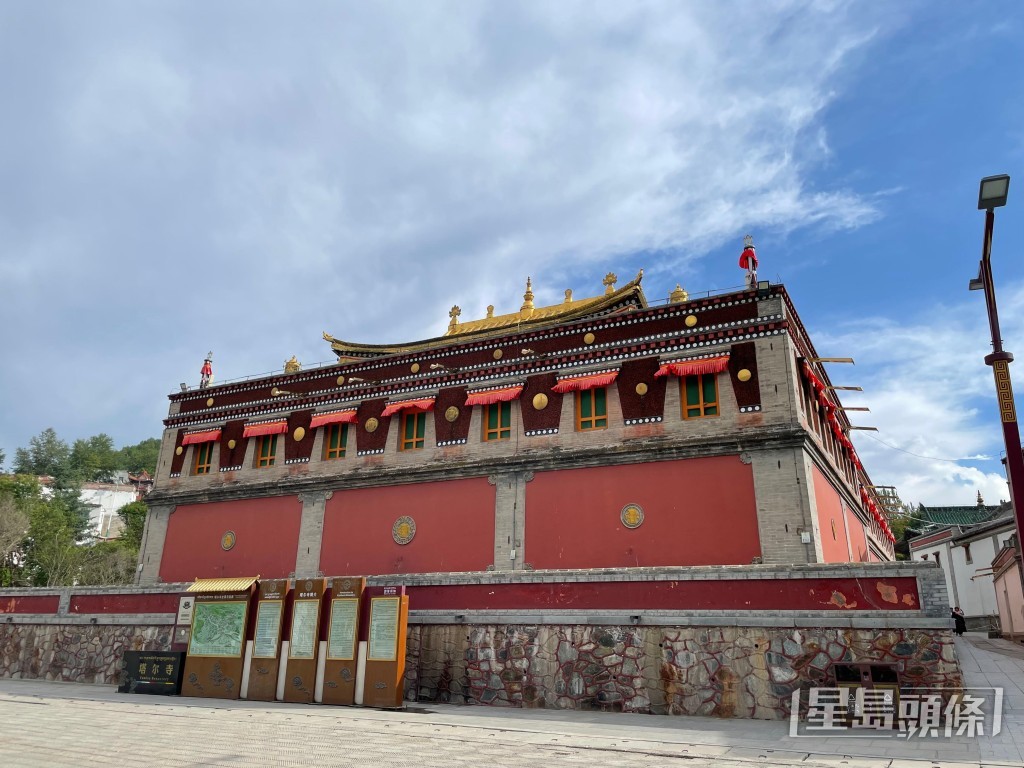 位於青海省西寧市的塔爾寺建於1560年，至今已有400多年歷史。