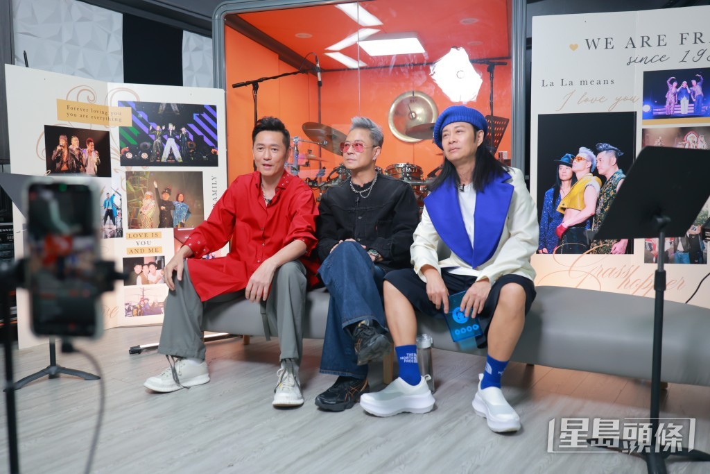 草蜢三子同fans倾足两个小时。 草蜢三子同fans倾足两个小时。
