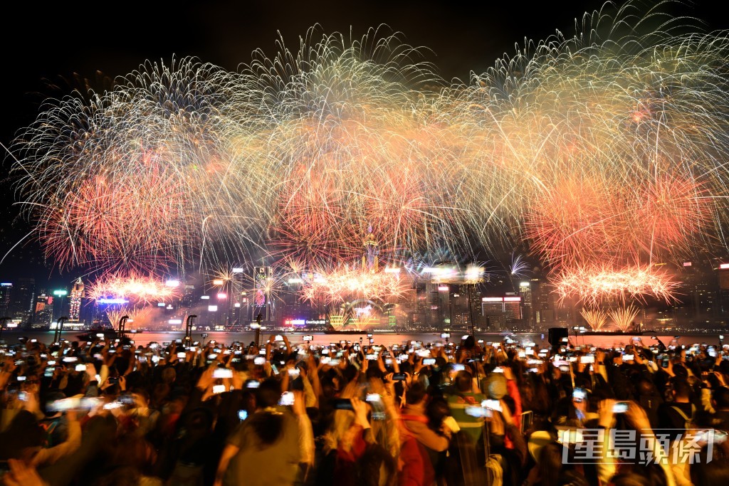 「馬到功成耀香江」煙花匯演表演。 「馬到功成耀香江」煙花匯演表演。
