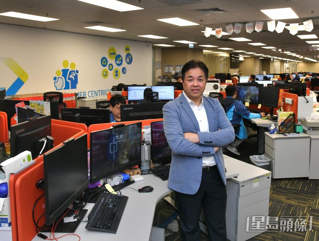 中電客戶關注經理葉少光稱，協助客戶精明用電、節能省費，讓他對工作感到十分滿足。