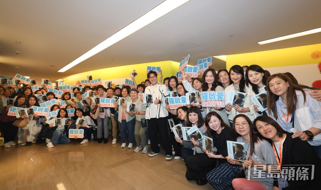 去年《香港唱片店日》罗启豪＆200名豪壳涌爆商场全层。