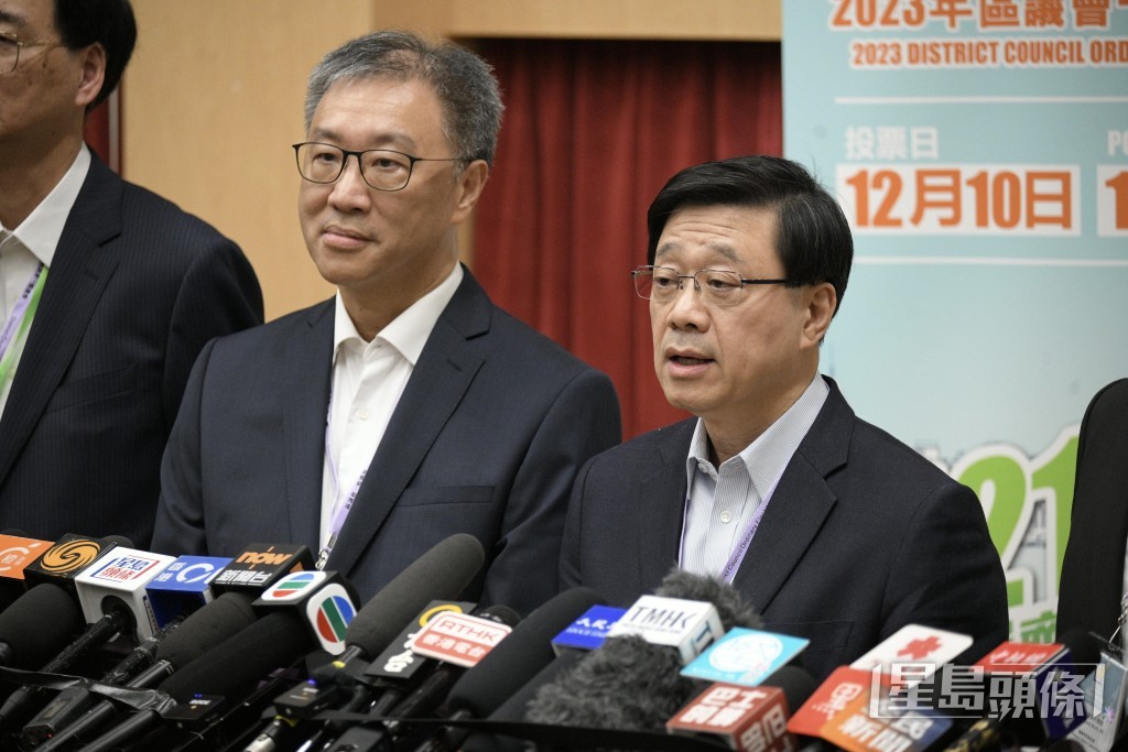 李家超對於有百多萬選民投票感到高興。陳浩元攝