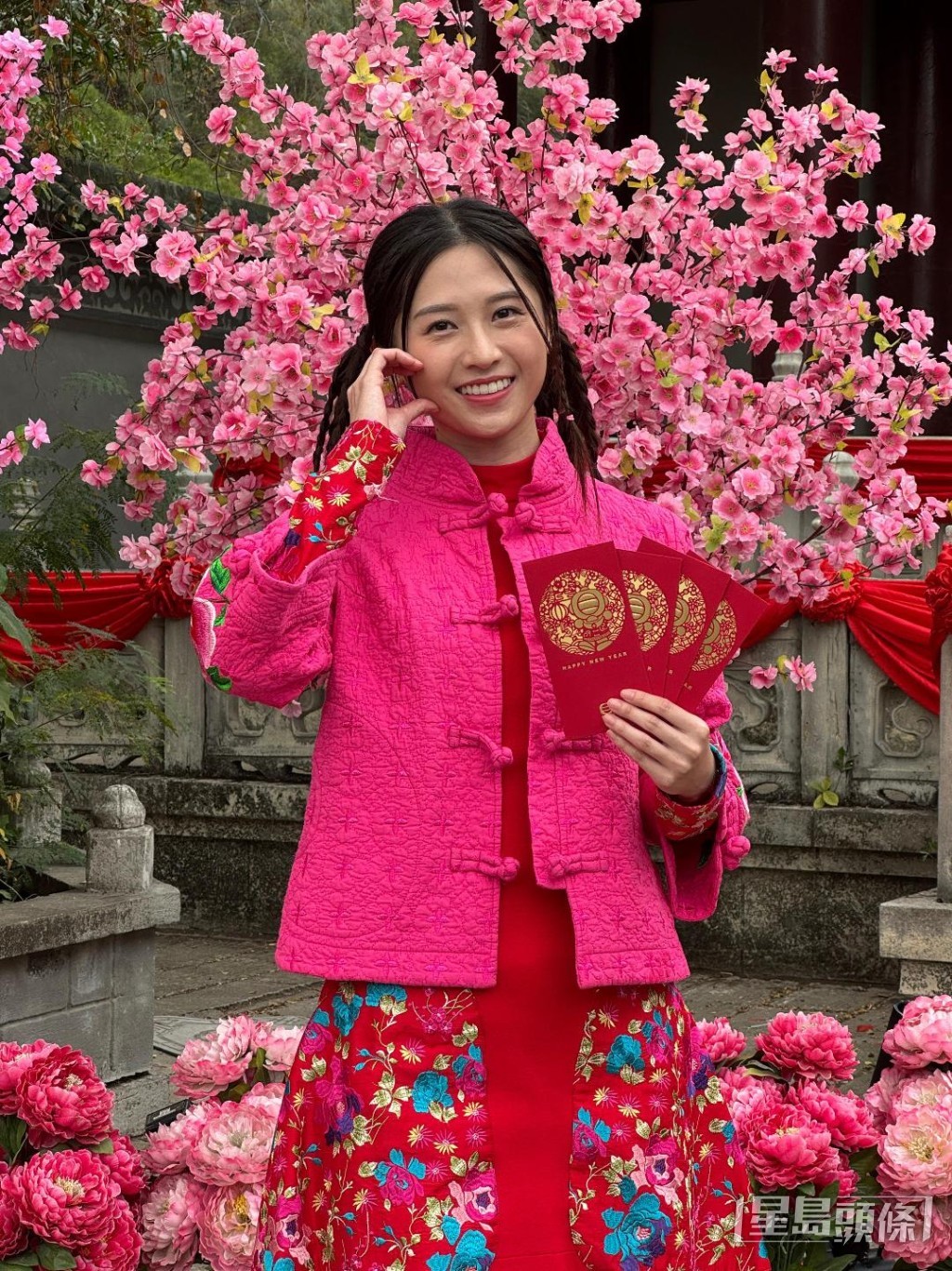 倪嘉雯派心心。