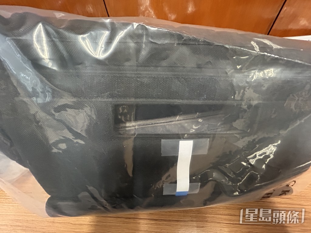 背囊底部設計是開口的。林思明攝 背囊底部設計是開口的。林思明攝