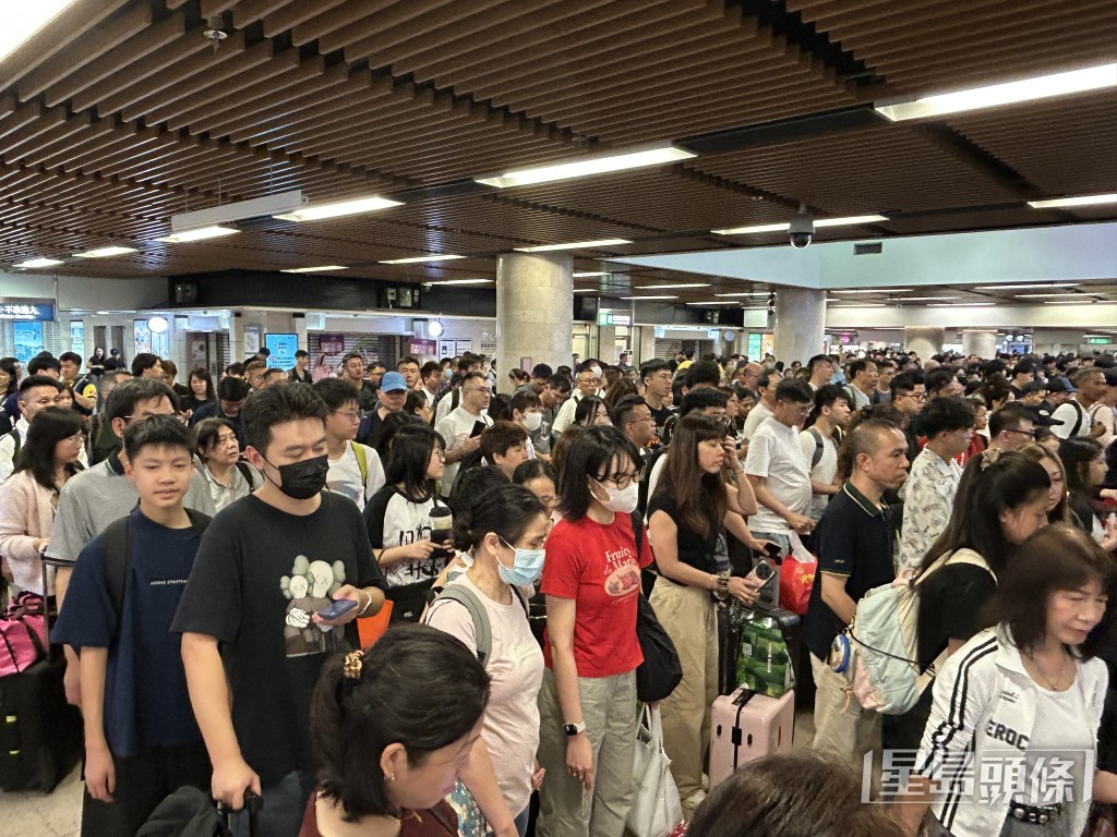 截至今日（7日）下午4時許，本日有逾57萬人次出入境，其中羅湖口岸最繁忙。曾志恆攝