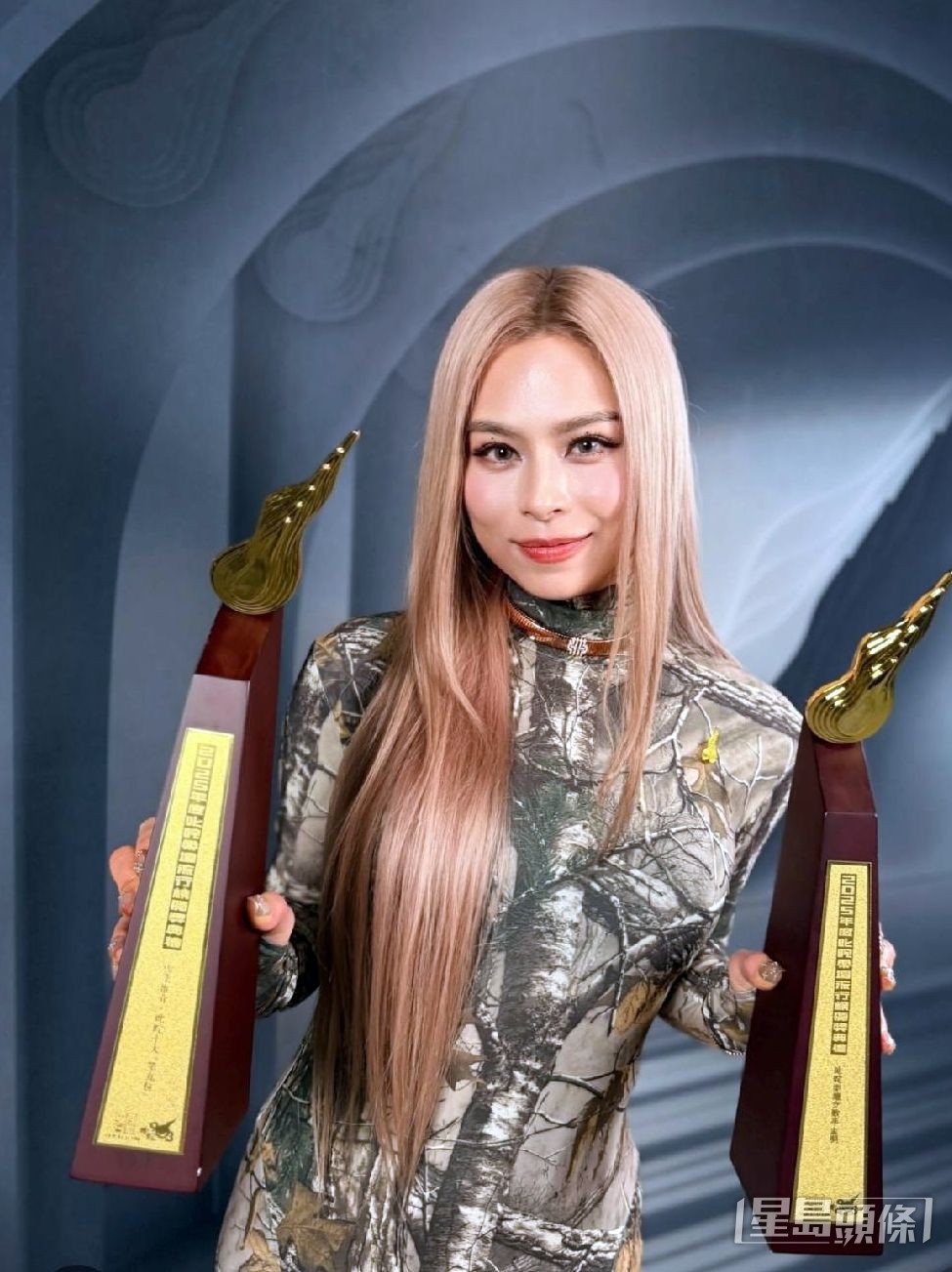 《叱咤頒獎典禮》上Gin Lee乘勢宣傳自己2月的紅館個唱。