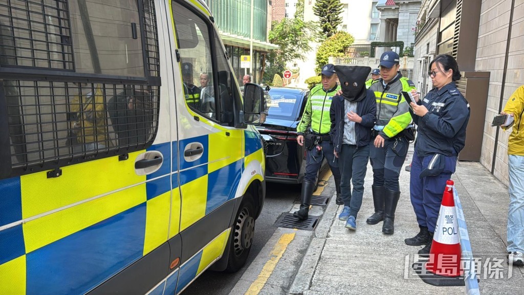 涉管有危險藥物男司機被捕帶署。 涉管有危險藥物男司機被捕帶署。