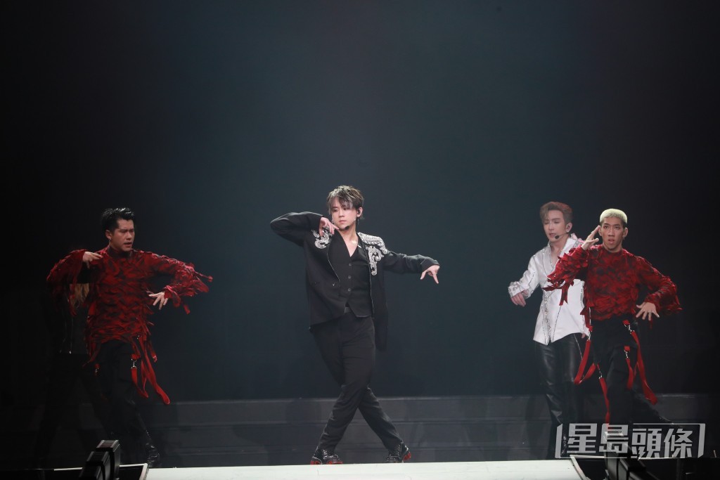 姜濤與Anson Lo再登場以「黑白配」同台鬥舞。