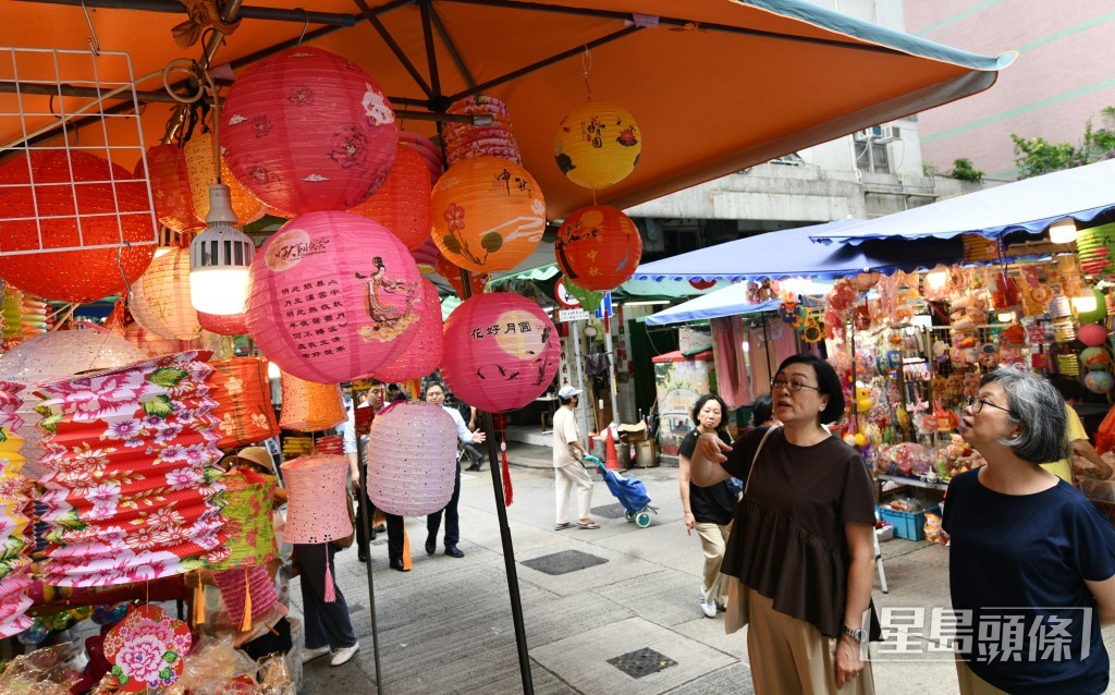 下午酷熱，氣溫介乎27°C至33°C。資料圖片