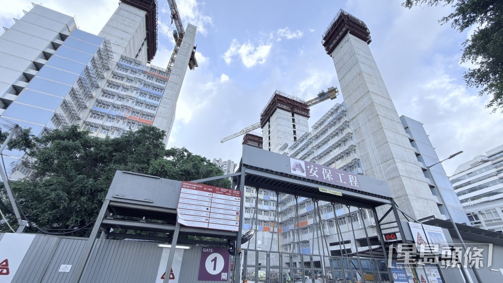 小欖樂安排、屯門欣寶路及柴灣常安街三個簡約公屋項目早前被揭發有螺絲被剪短。