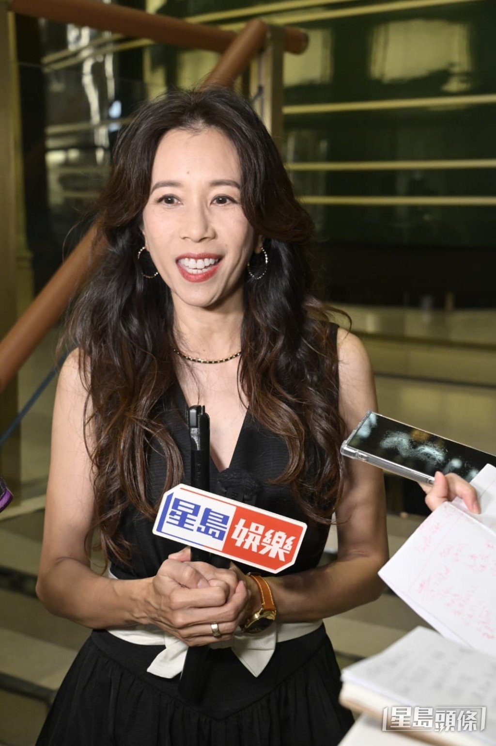 莫文蔚未諗新碟會否露長腿。 莫文蔚未諗新碟會否露長腿。